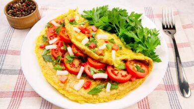 أومليت بالخضار والجبن