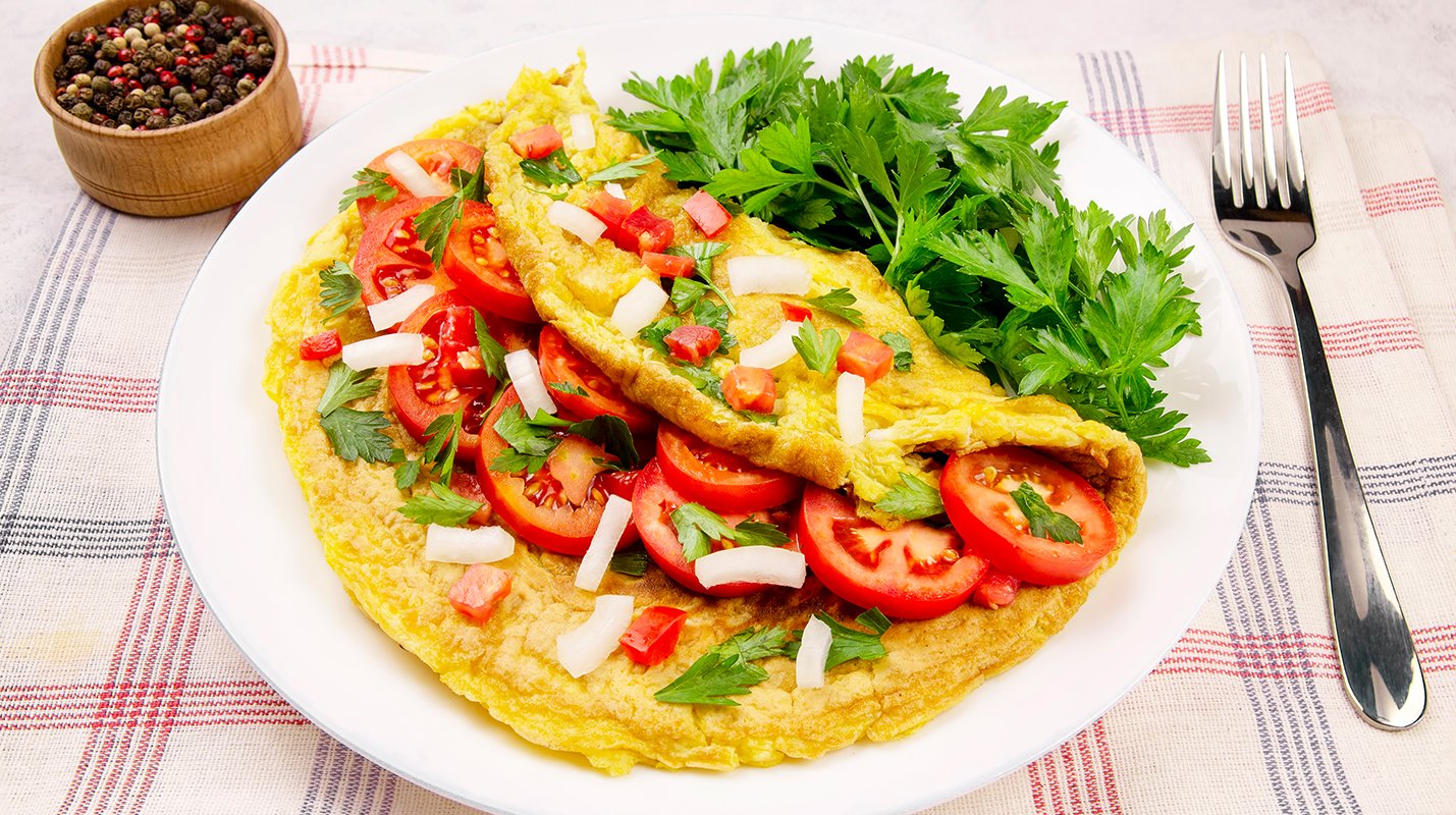 أومليت بالخضار والجبن