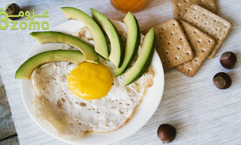 بيض مع أفوكادو للسحور