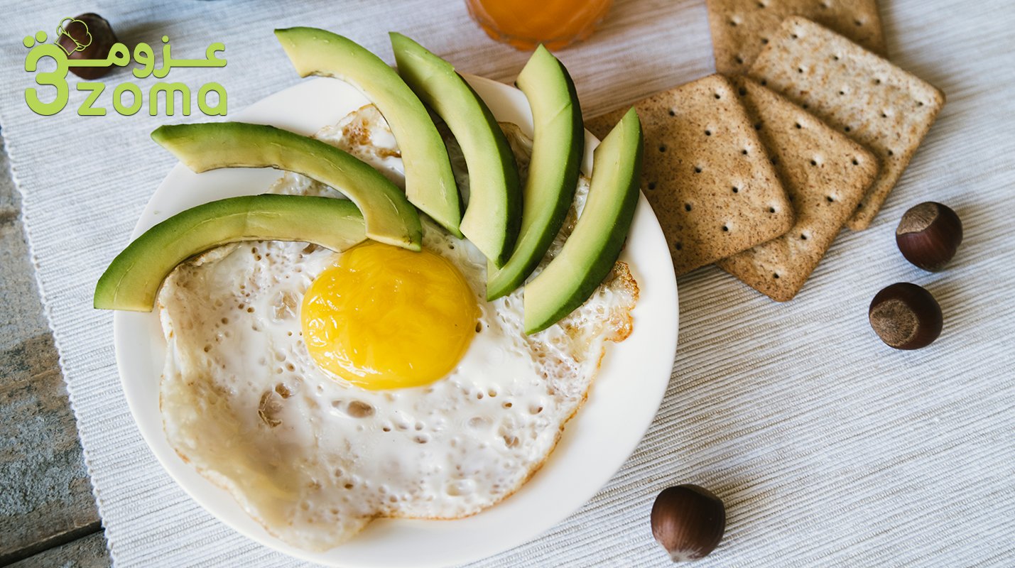 بيض مع أفوكادو للسحور