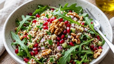 سلطة الكينوا بالرمان والجرجير