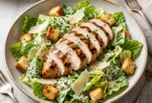 طريقة عمل سلطة السيزر بالدجاج المشوي